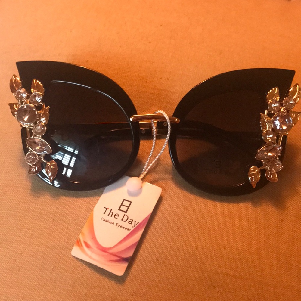 Fashion Sunnies NWT